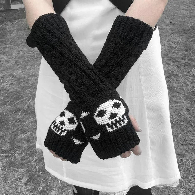 Baby Goth Skull Knit Gloves