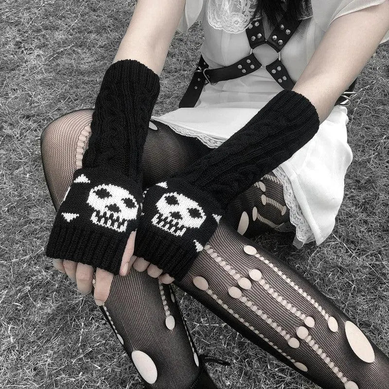 Baby Goth Skull Knit Gloves