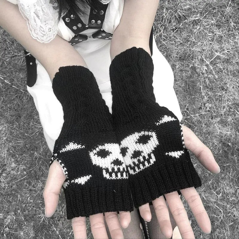 Baby Goth Skull Knit Gloves