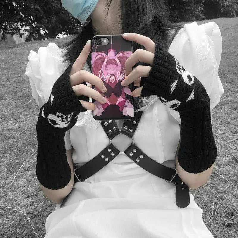 Baby Goth Skull Knit Gloves