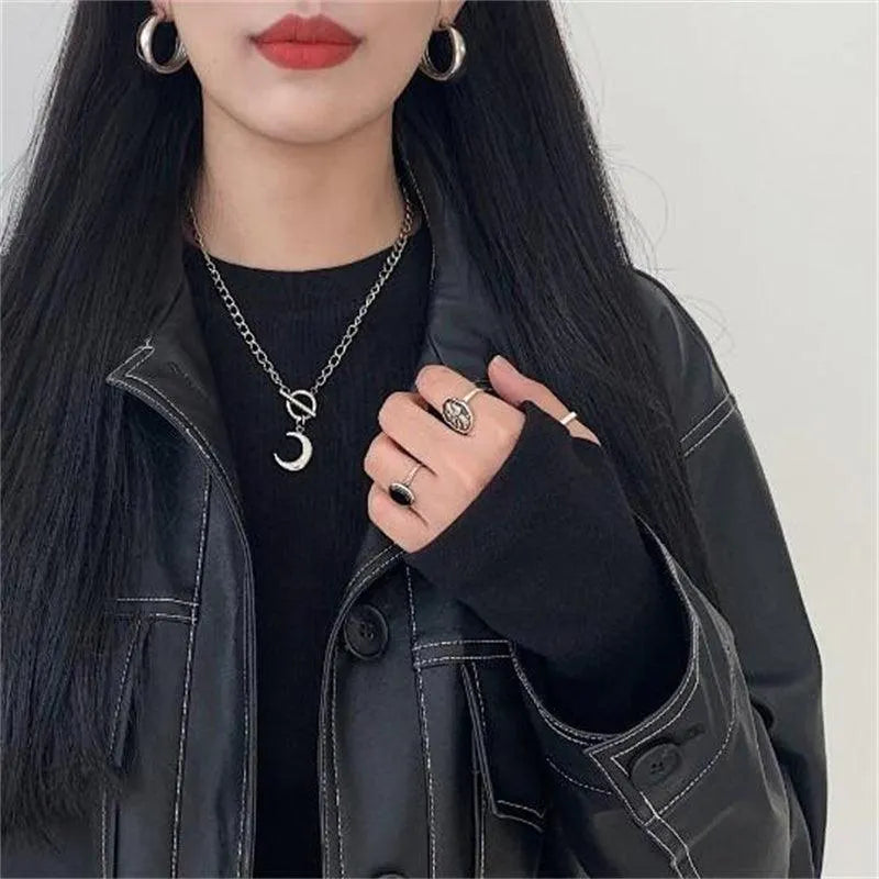Moon Round T-shaped Buckle Necklace