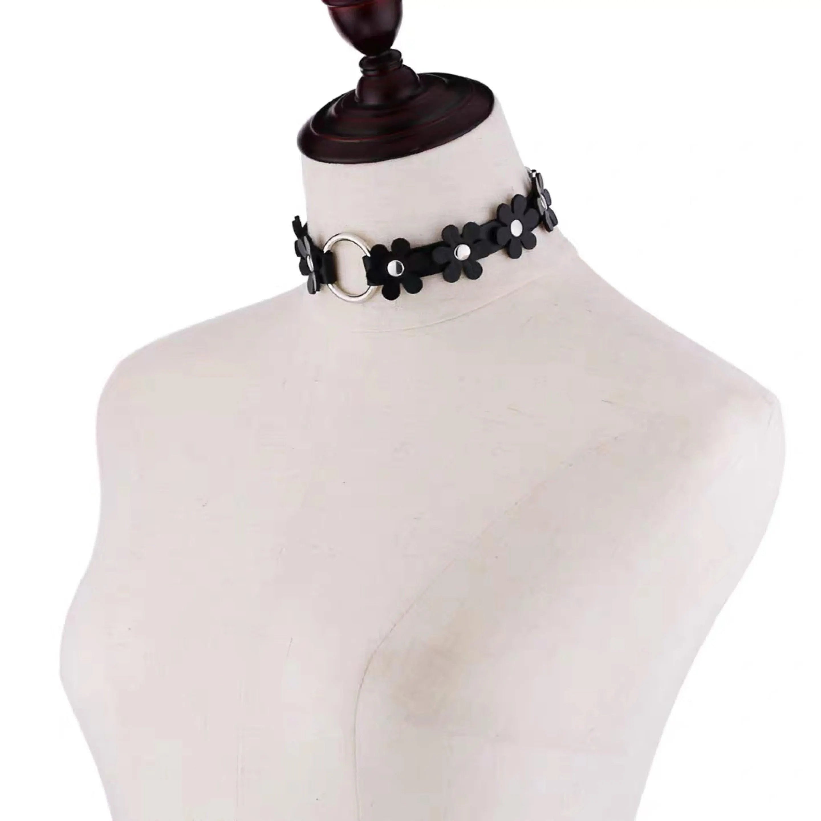 Flowers O-Style Choker