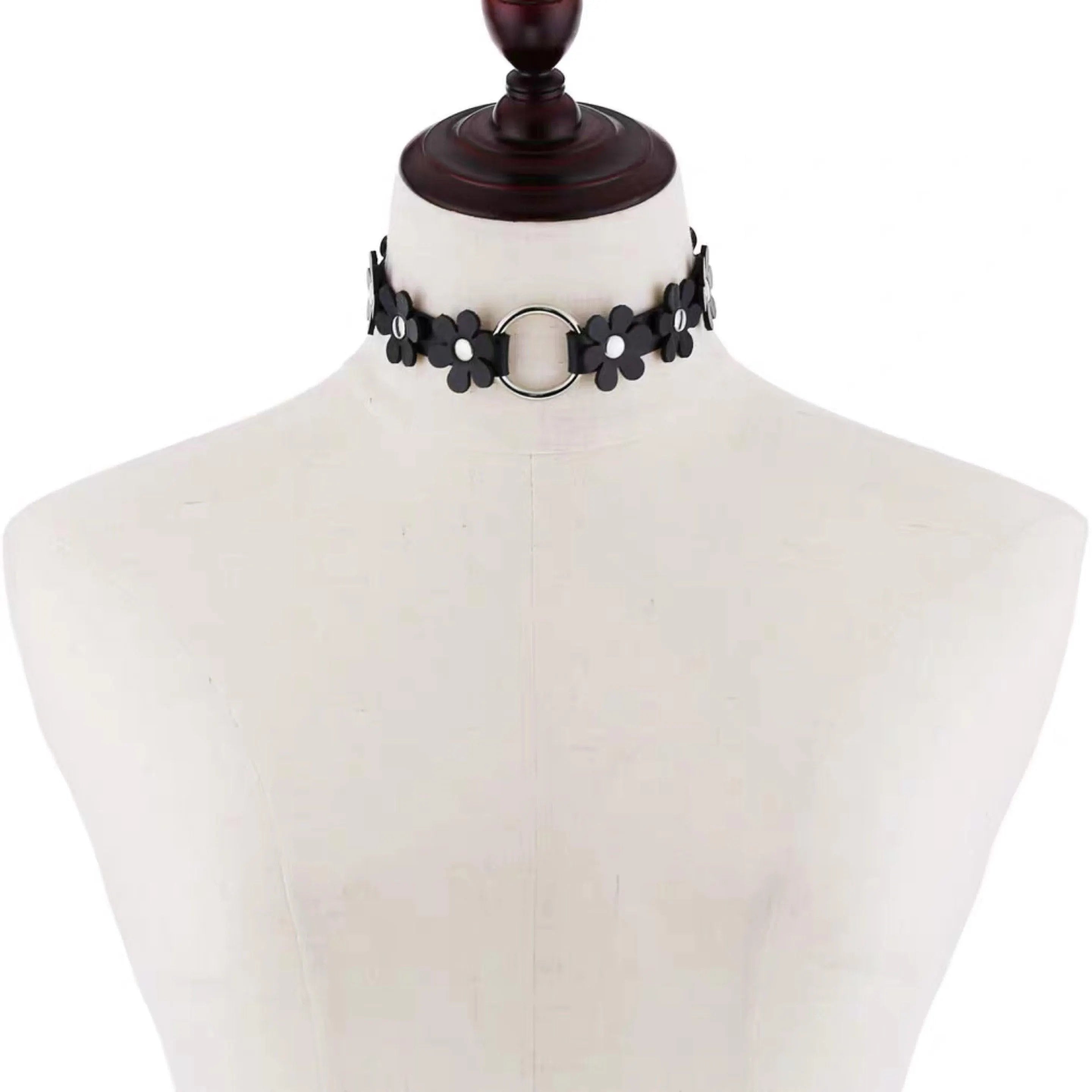 Flowers O-Style Choker