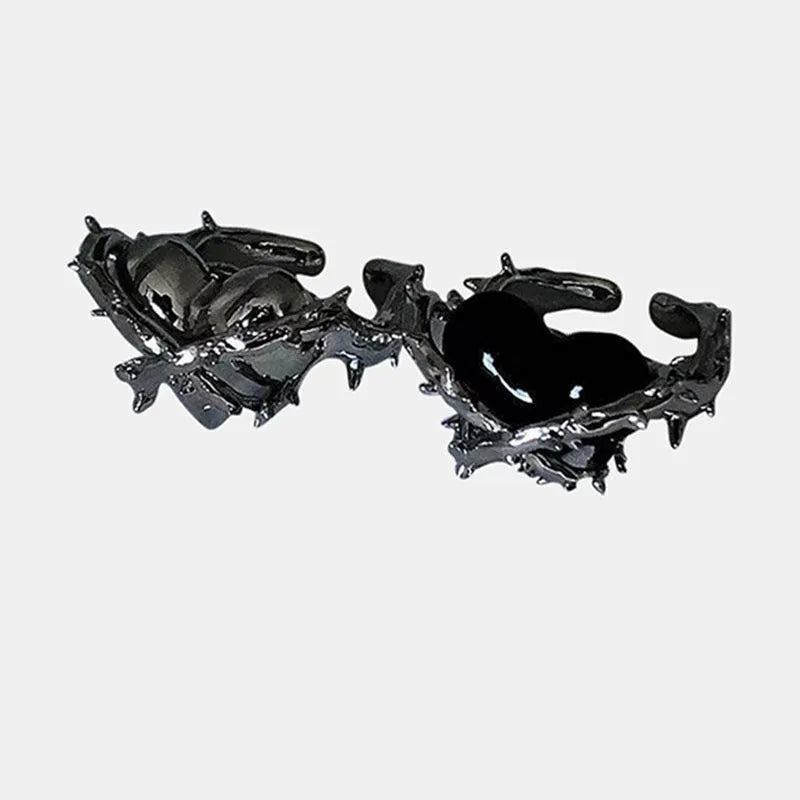Imprisoned Heart Metal Thorn Love Ring